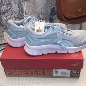NWB Puma  Focus  Lite Women's Blue Sneakers Size 9